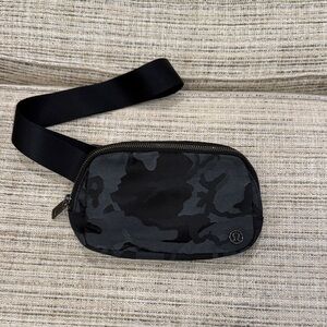 lululemon athletica Black Camouflage Women’s Belt Bag